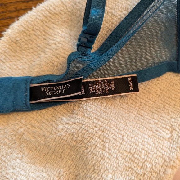 Bundle of 3 Victoria's Secret women's bras - Picture 4 of 5